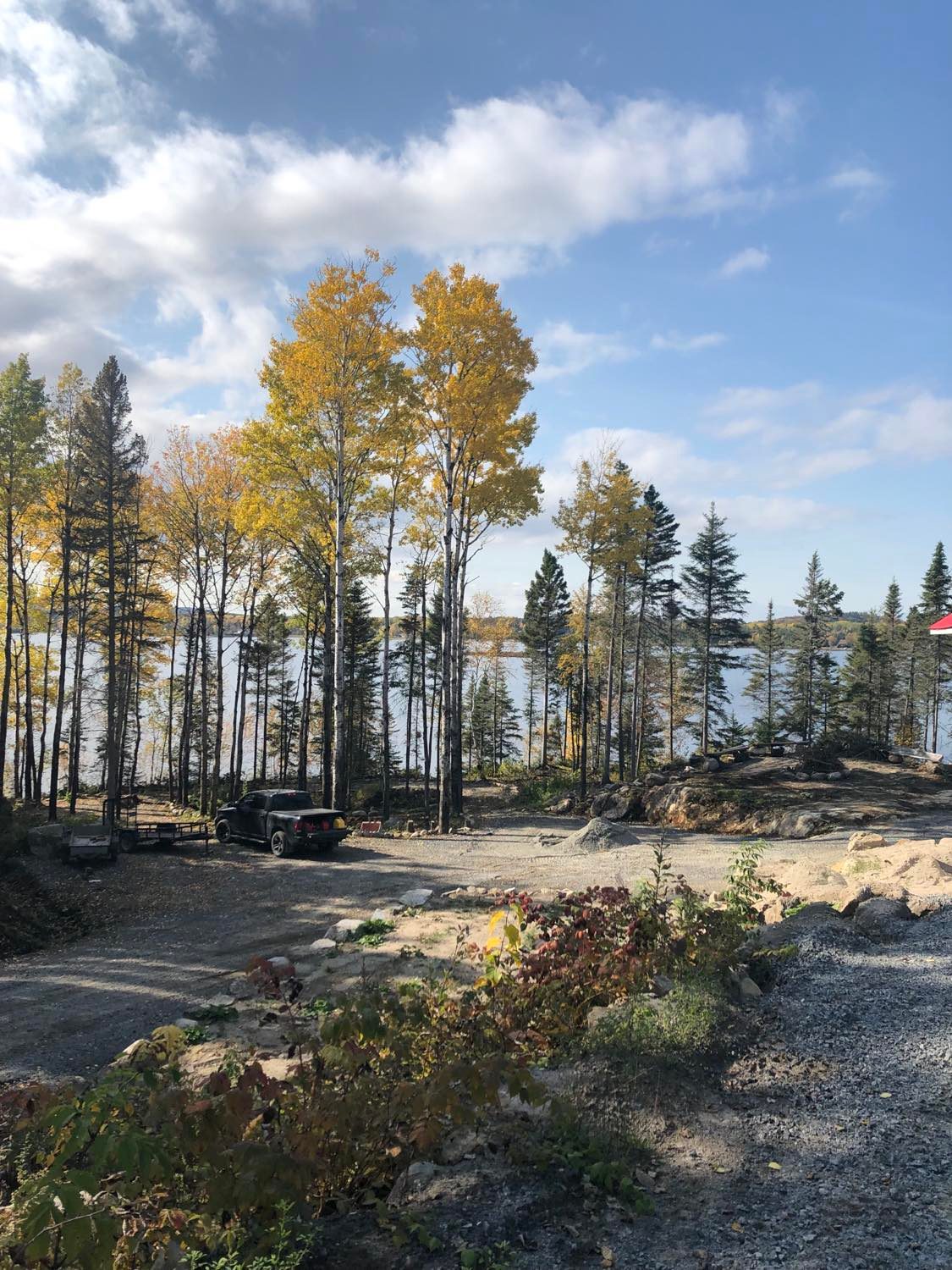 Terrain — façade vers le lac — Lac Kénogami (secteur Larouche)