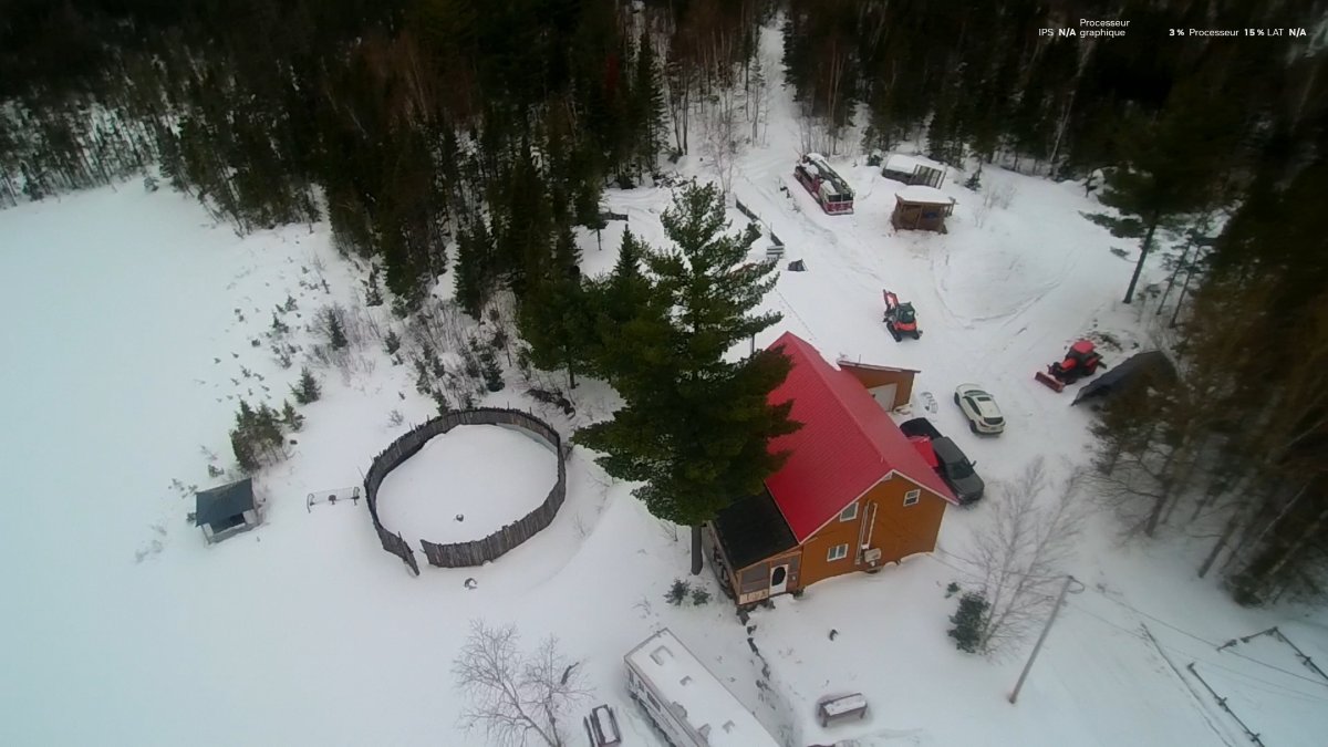 Vue d'ensemble du chalet et du terrain