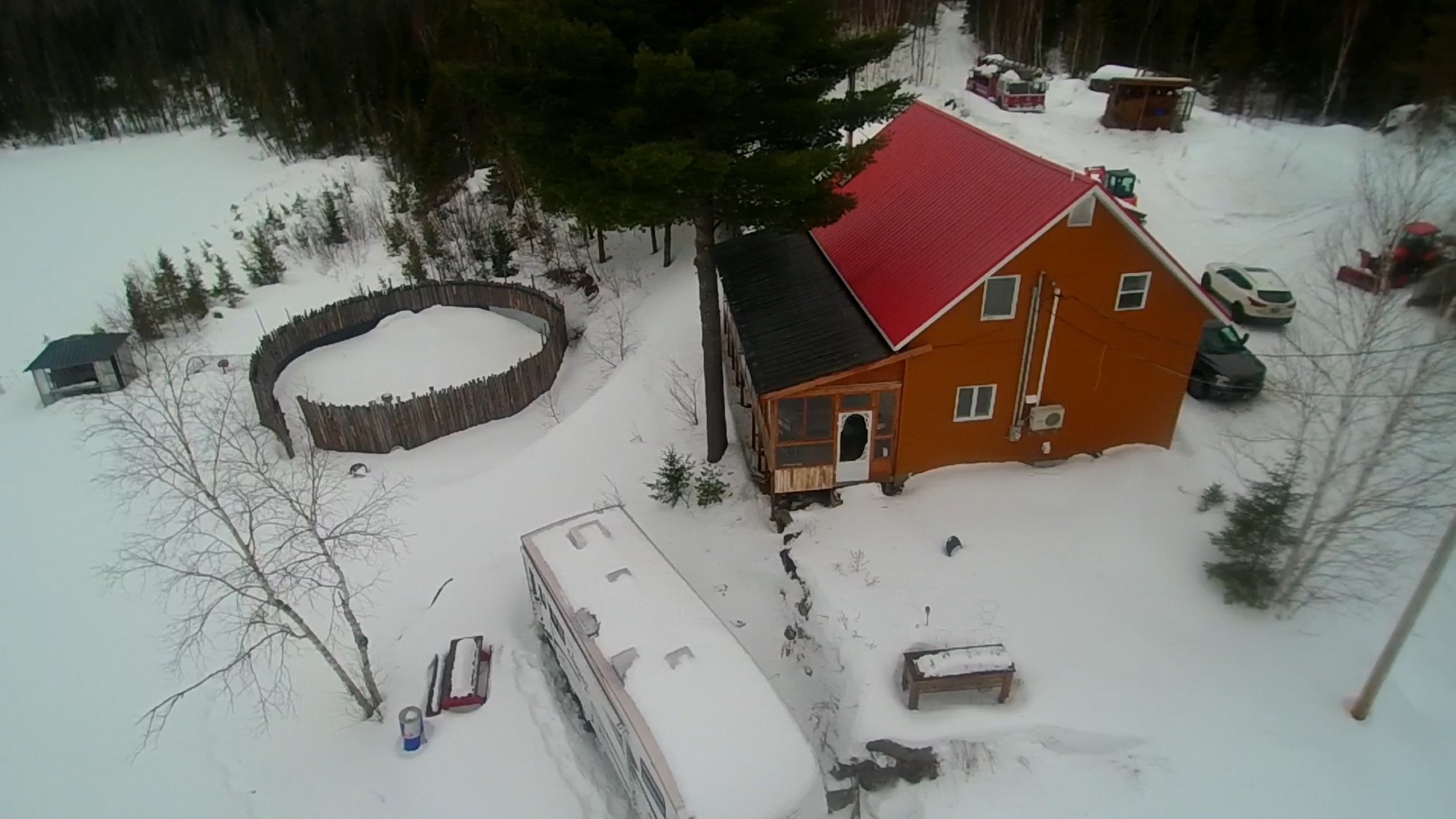 Chalet et terrain — vue supplémentaire